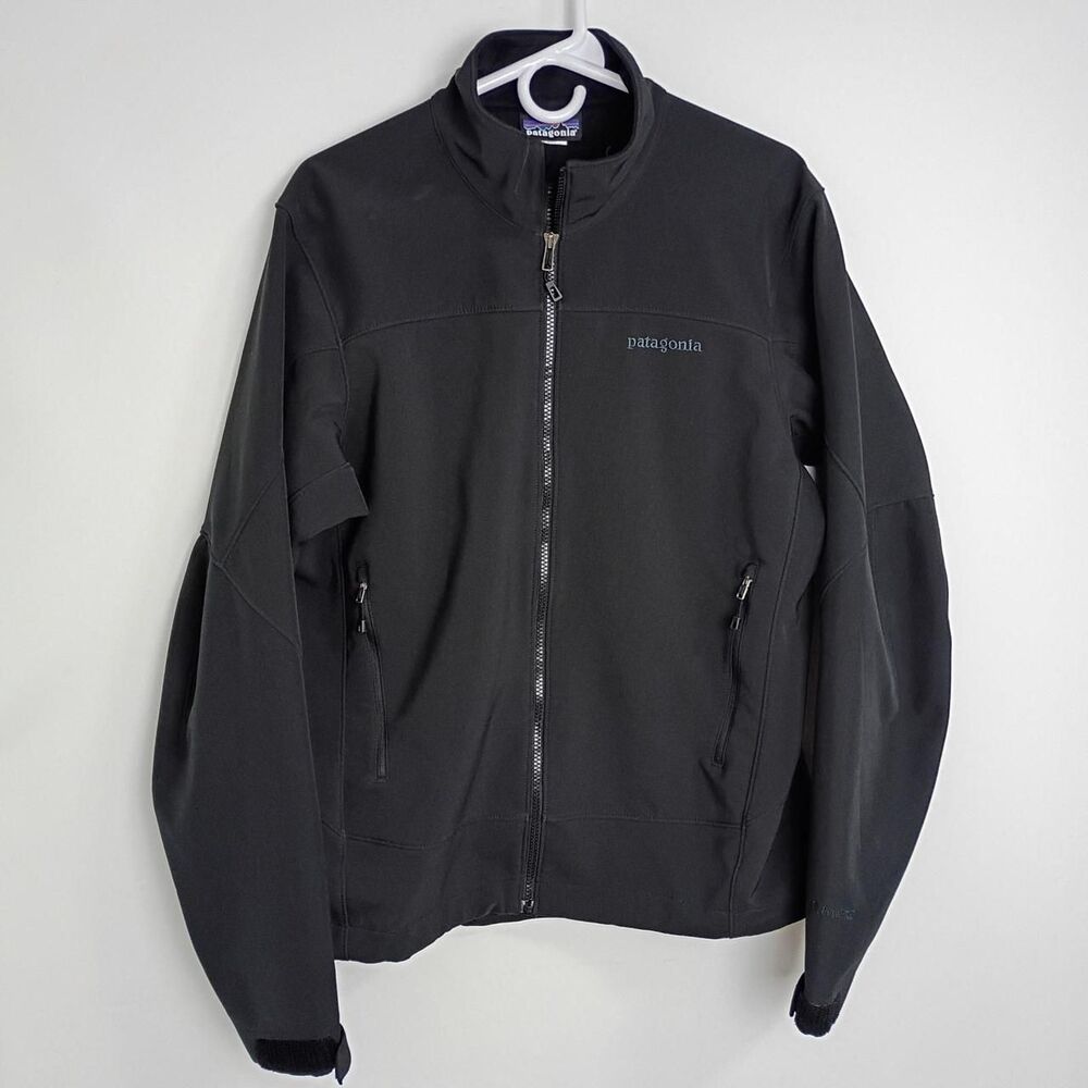 Patagonia Men's Black and Grey Jacket